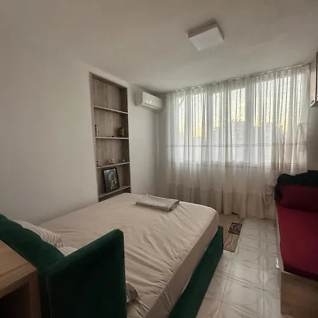 Apartment Vibrant Haven Tirana